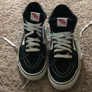 Black sk8 hi vans
